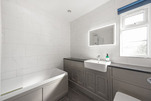 Family bathroom- click for photo gallery
